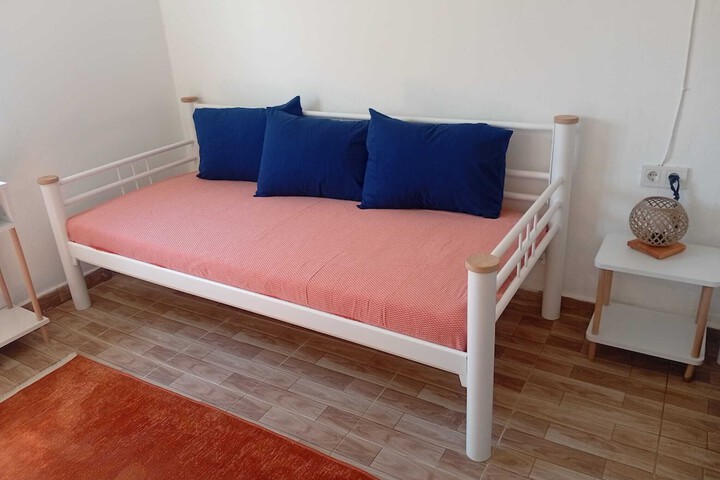 Room 9 of 27
