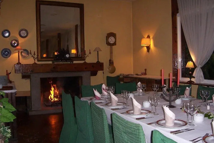 Dining 14 of 18