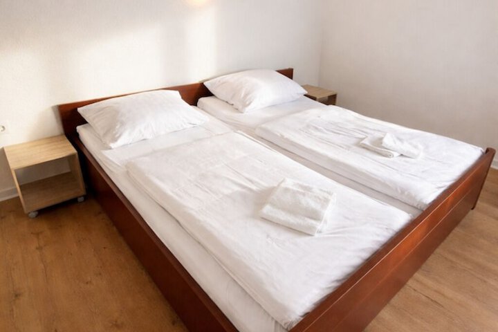 Room 6 of 13