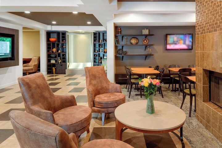 Lobby lounge