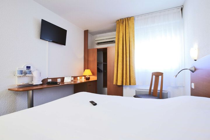 Room 14 of 30