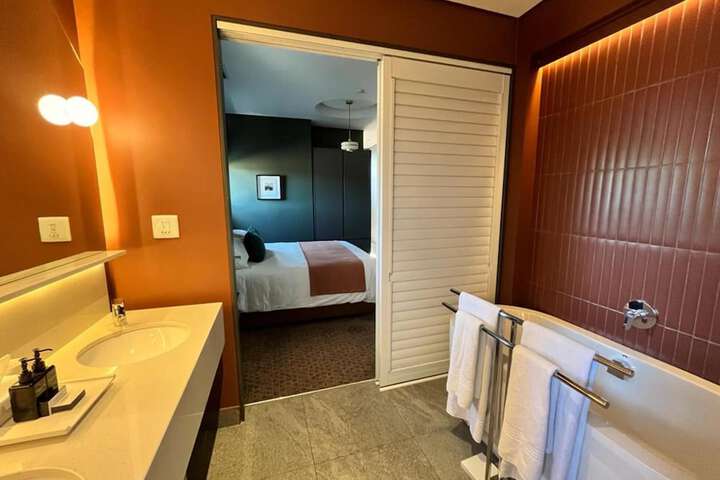Room 35 of 77