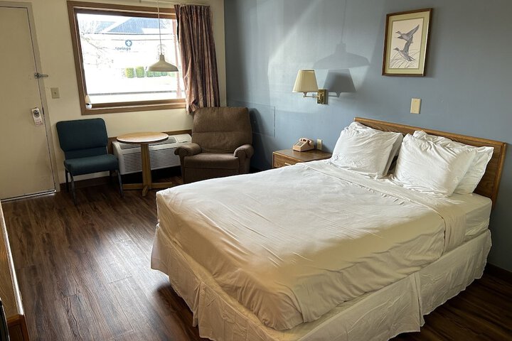 1 Queen Bed Mobility Accessible (24 of 35)
