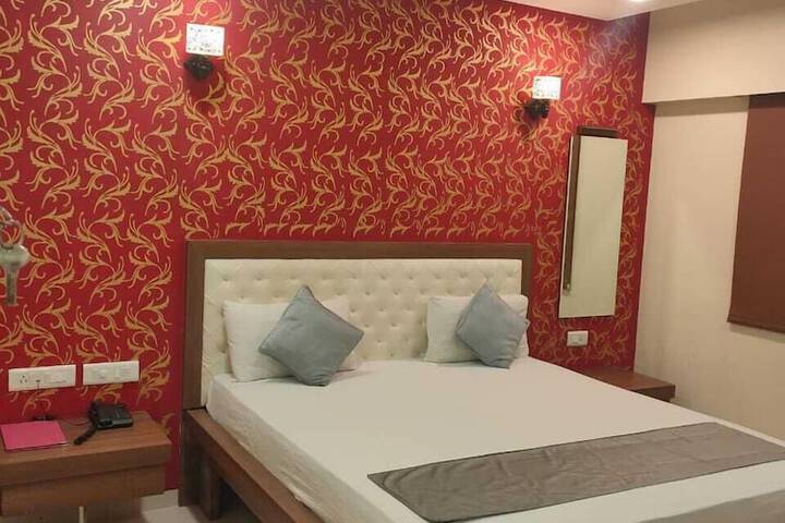 Room 2 of 5