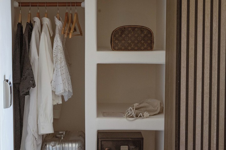 Room 27 of 74