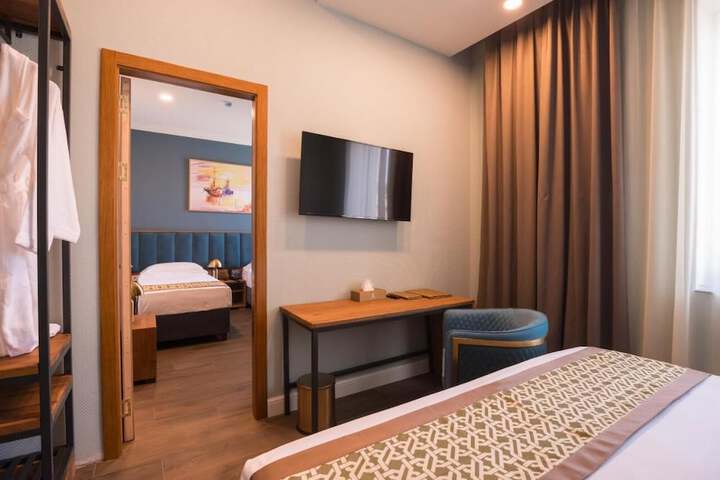 Room 7 of 40