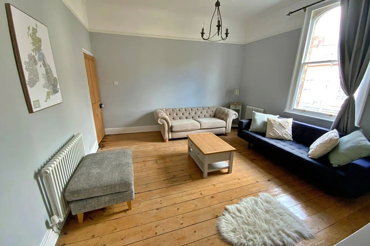 Room 5 of 12