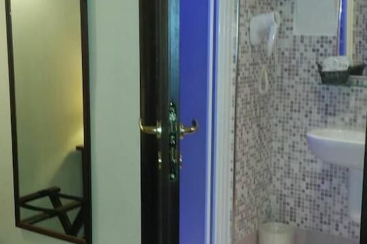 Room 16 of 27