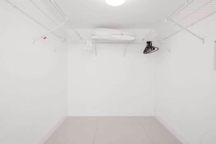 Room 46 of 177