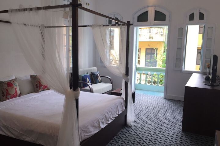Room 9 of 27