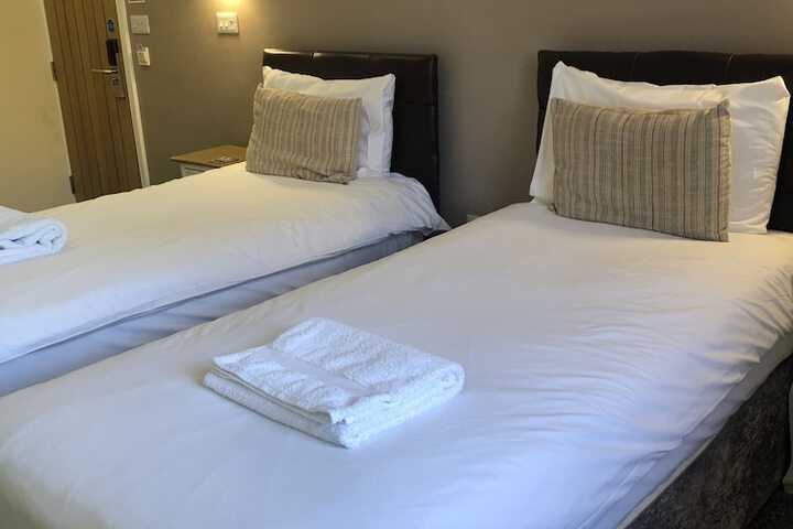 Room 6 of 42