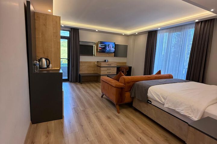 Room 10 of 48