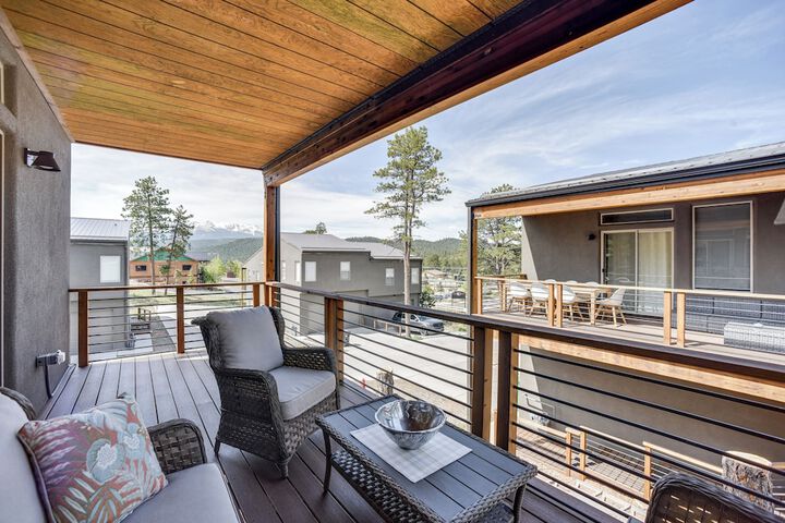 Dtwn Woodland Park Townhome w / Covered Deck