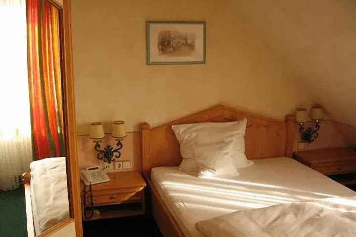 Room 6 of 14