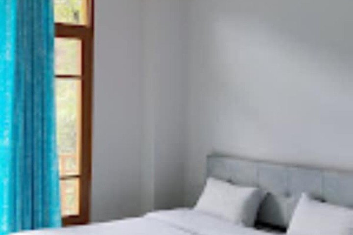 Room 3 of 21
