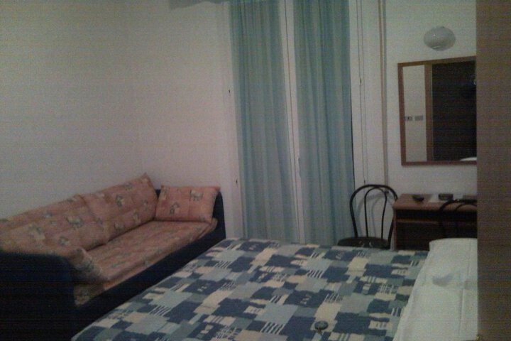 Room 12 of 61