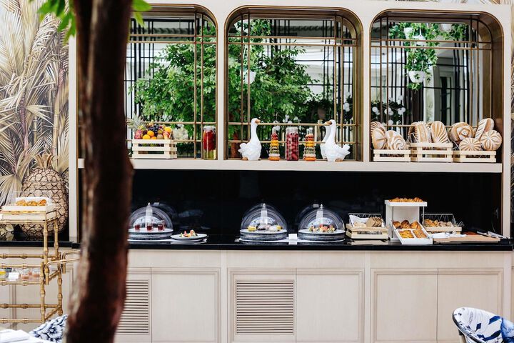Breakfast/Coffee Service 205 of 310