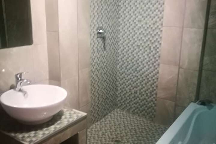 Room 5 of 8