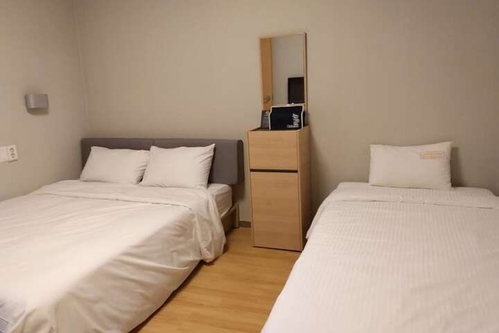 Room 16 of 68
