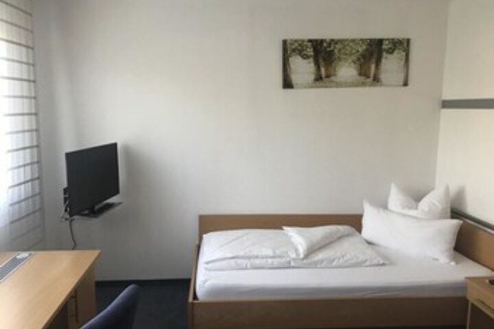 Room 2 of 2