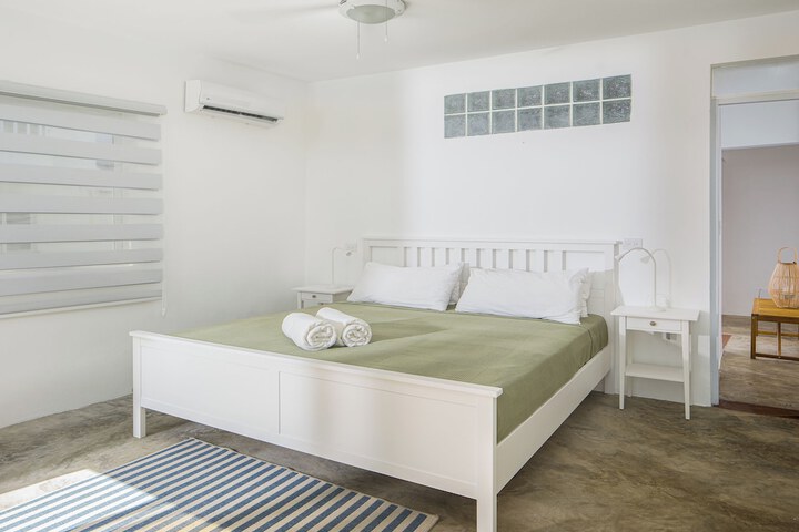 Room 3 of 43