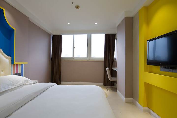 Room 18 of 33
