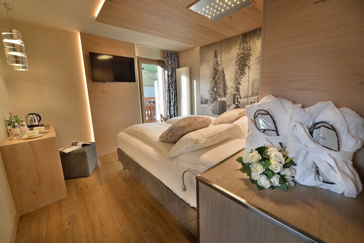 Room 43 of 211