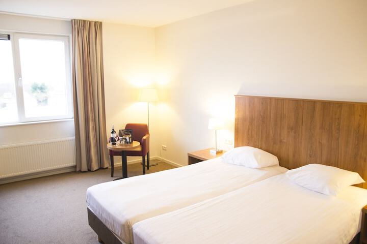 Room 8 of 45