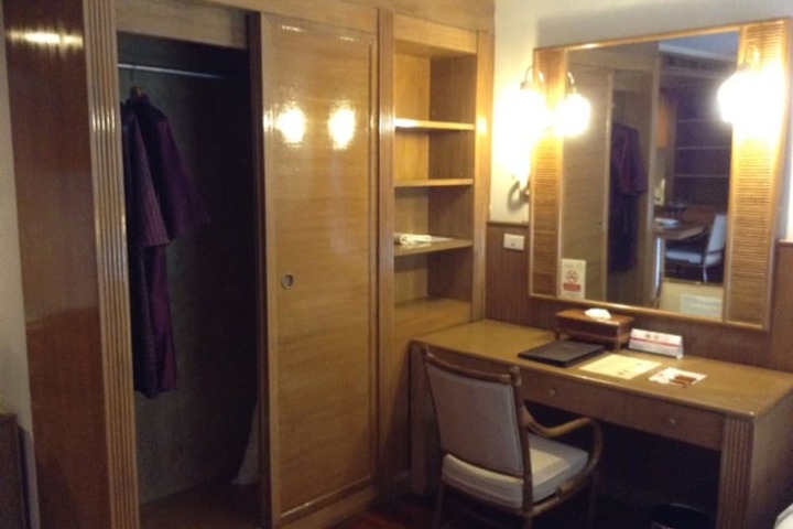 Room 4 of 71