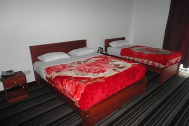 Room 7 of 33