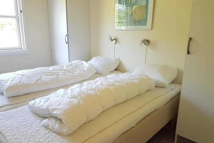 Room 2 of 15