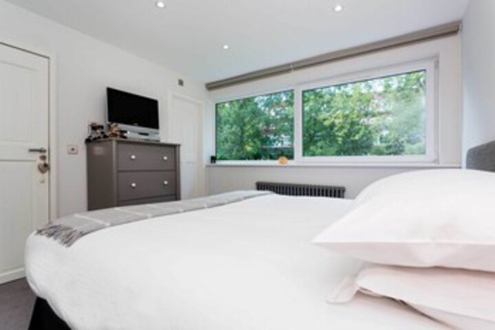 Room 18 of 28