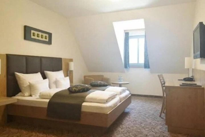 Room 16 of 32