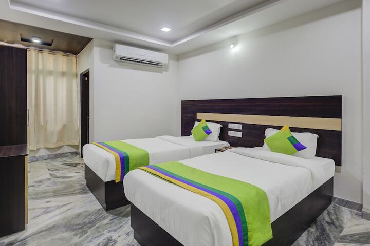 Room 6 of 32