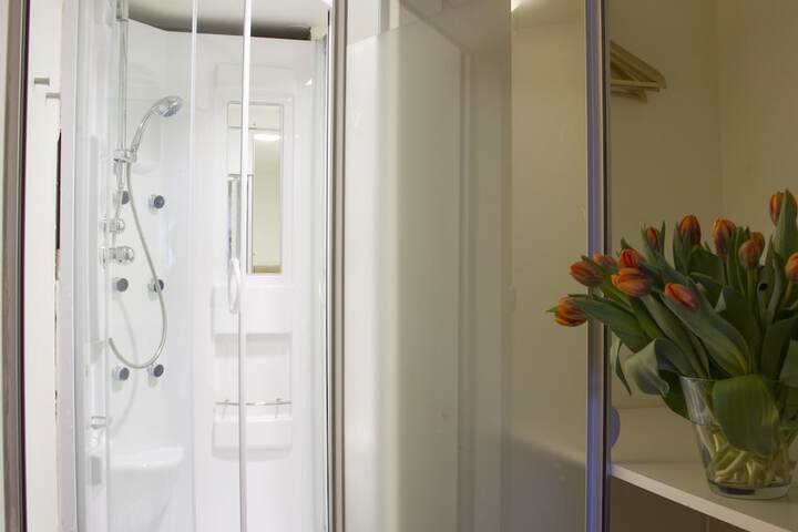 Room 13 of 21