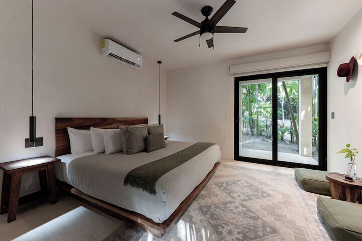 Room 42 of 101