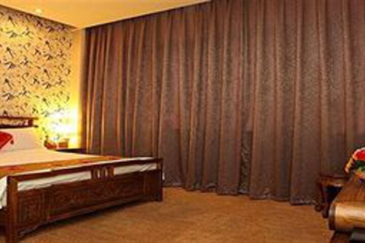 Room 14 of 18