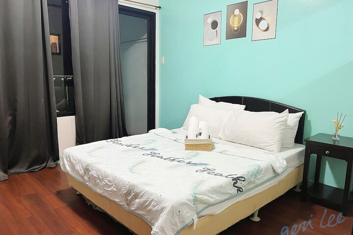 Room 32 of 77