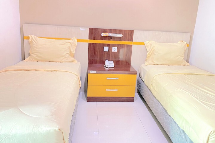 Room 13 of 32