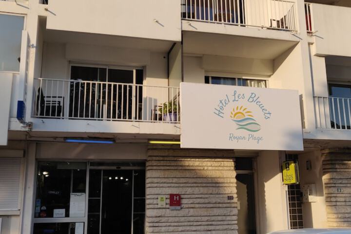 Logis Hotel Les Bleuets in Royan