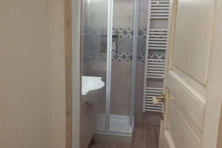 Room 13 of 28