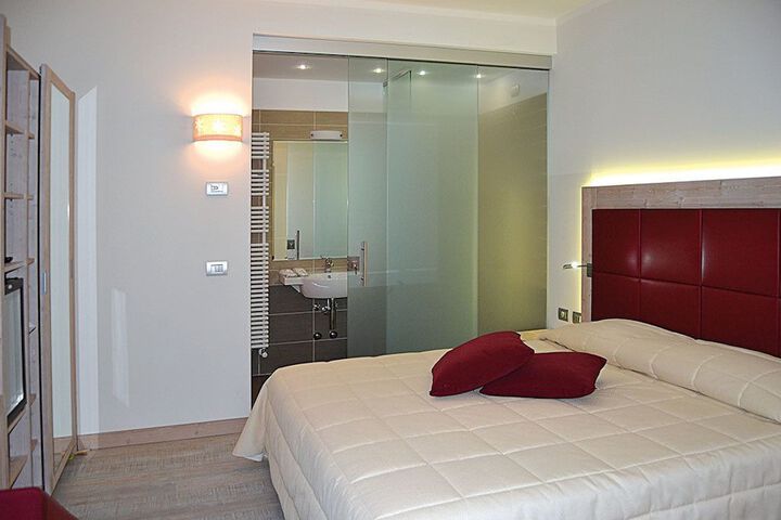 Room 9 of 34