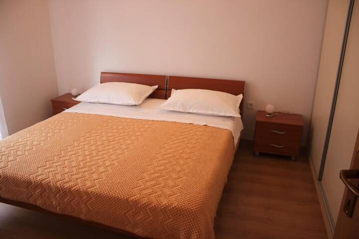 Room 3 of 20
