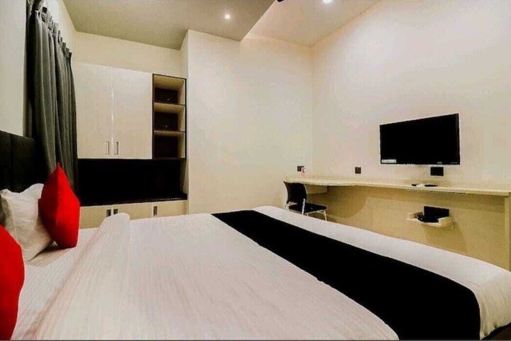 Room 5 of 7