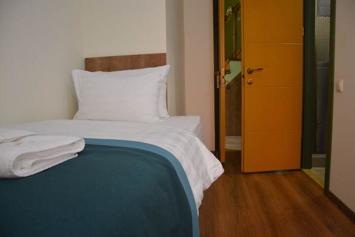 Room 29 of 127