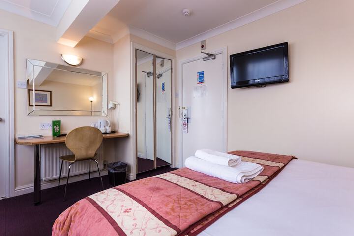 Room 12 of 38