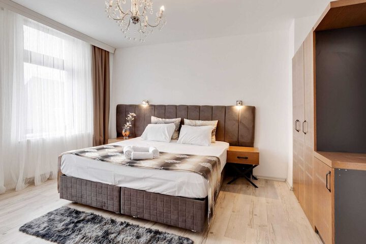 Room 6 of 19