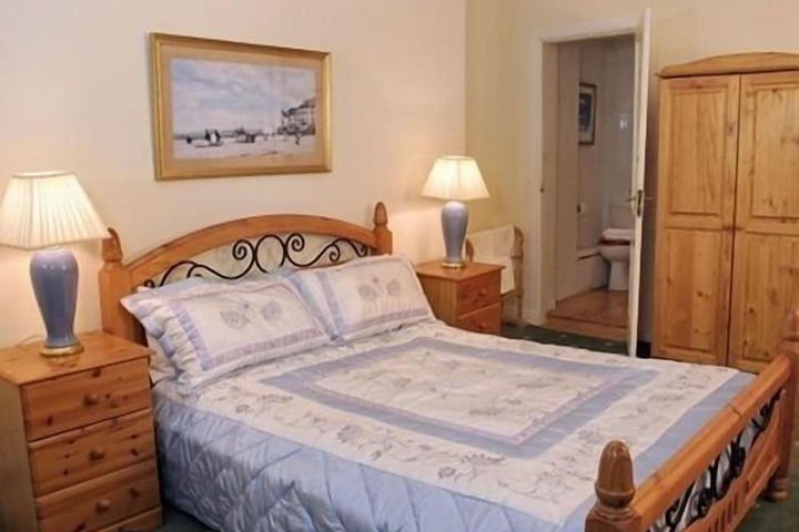 Room 10 of 74