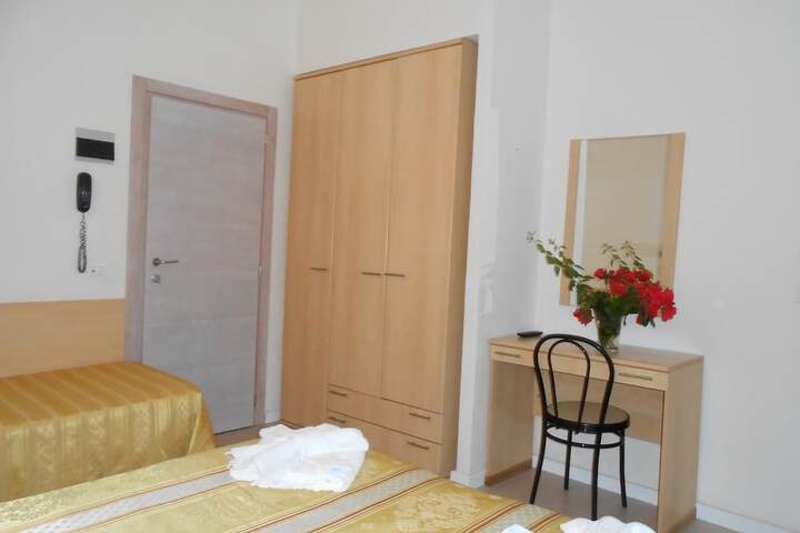 Room 7 of 42