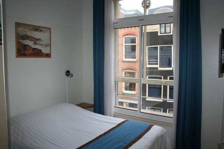 Room 30 of 58